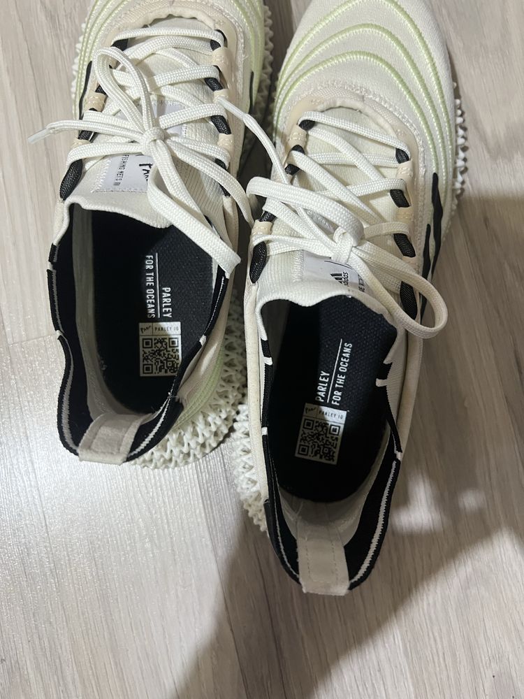 Adidas обувки 44 2/3 номер