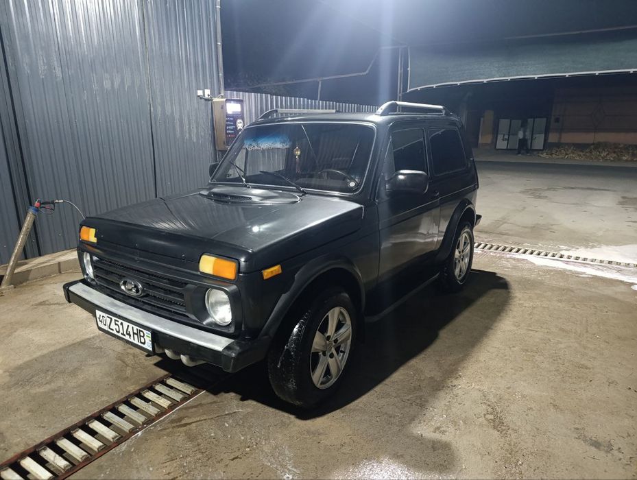 Yurib turgan avtomobil 4x4