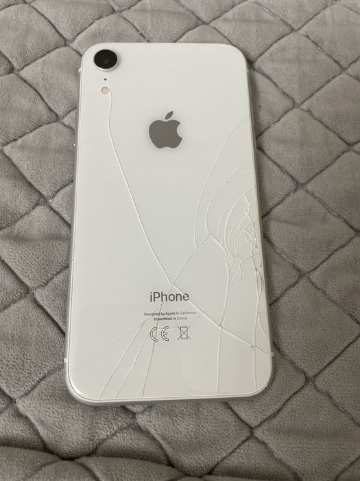 iPhone XR 64ГБ.