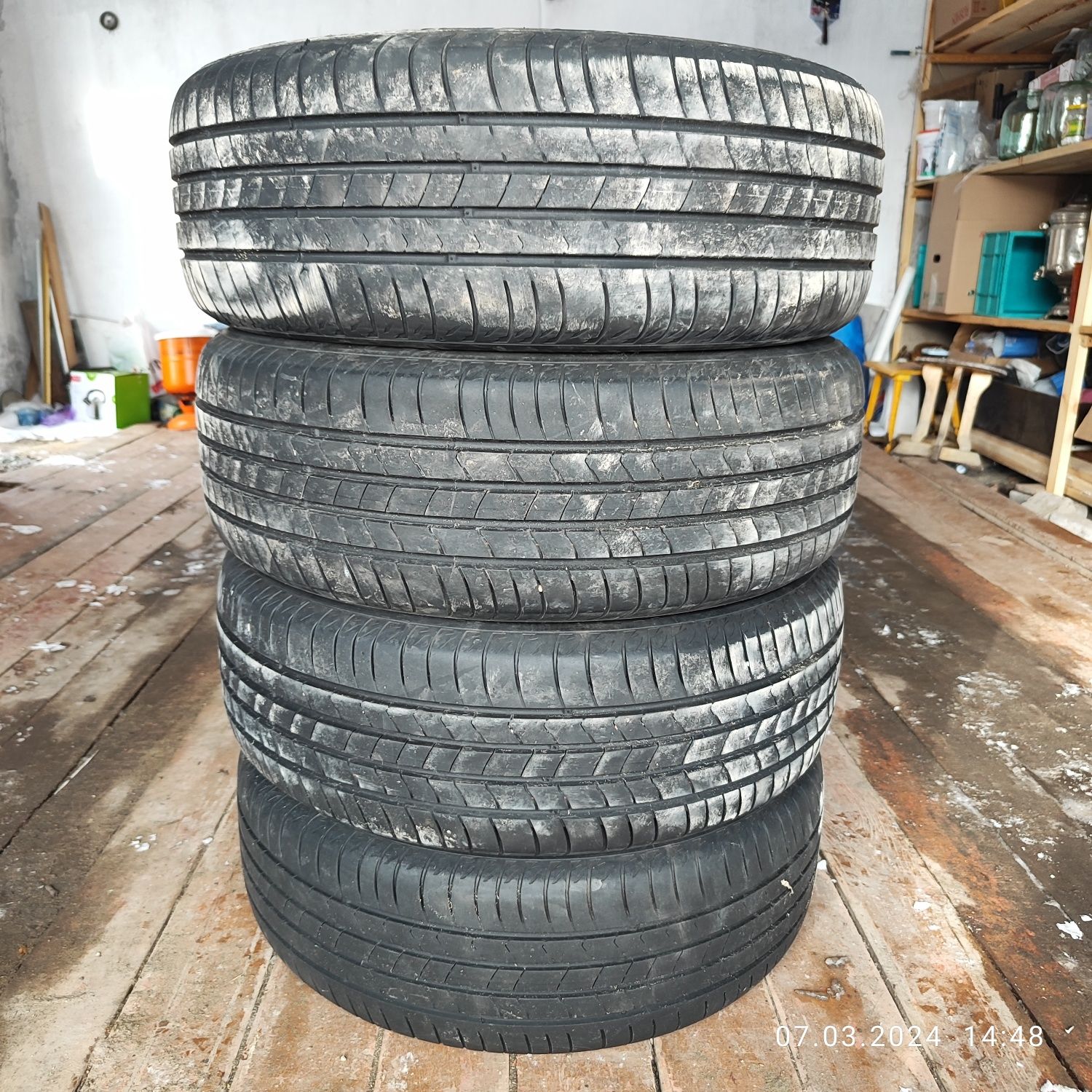 Продам комплект б/у летней резины 205/60 R16. Марка KUMHO. Б/у 1 сезон