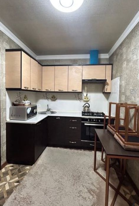 TINCHLIK METRO YAQINIDA  Hovli arendaga beriladi .