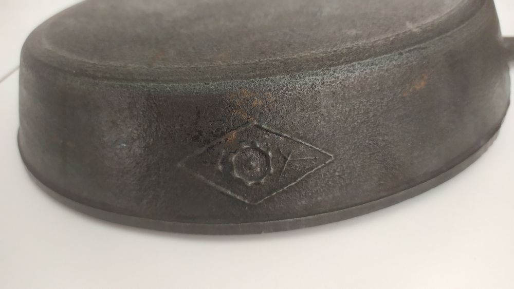 Сковородка чугунная  пр, ссср, д-24см