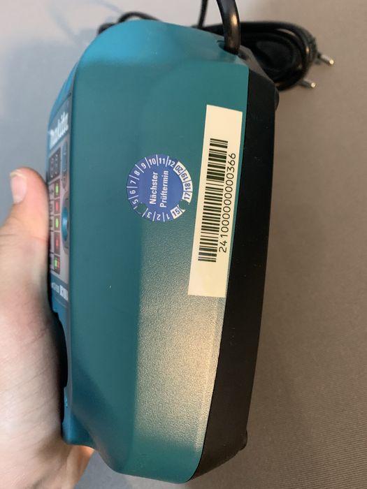 De vânzare încărcător Makita DC 10WA