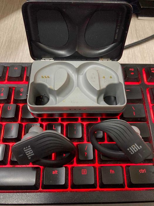 Спортни слушалки JBL Endurance Peak