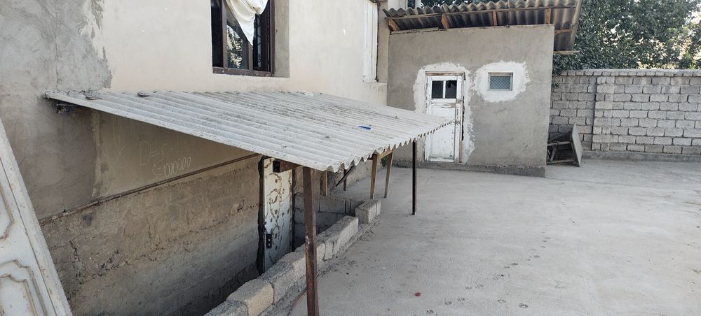 Uy sotiladi srochna Toshkent viloyati Yuqori chirchiq tumani Jumabozor