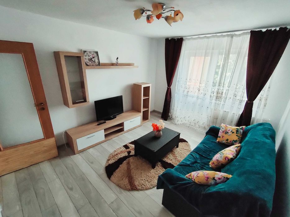 Închiriez apartament cu doua camere (2 camere)