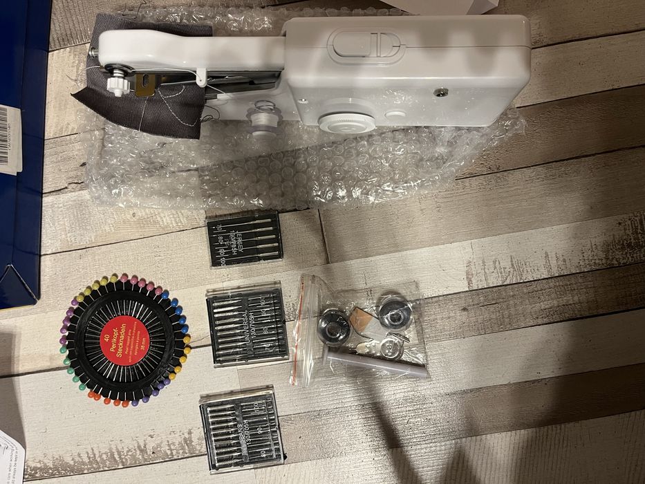 Mini masina de cusut portabila-The handheld sewing machine,cu baterii