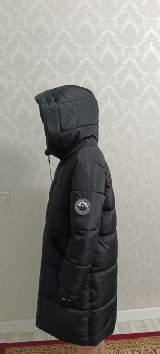 Продам зимнюю куртку на девочку размер 152см в идеальном состоянии