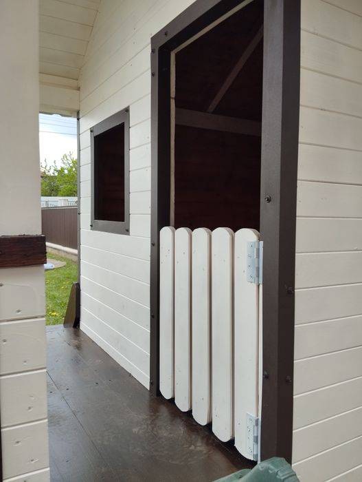 Casuta din lemn pentru copiii ..cu leagan si topogan