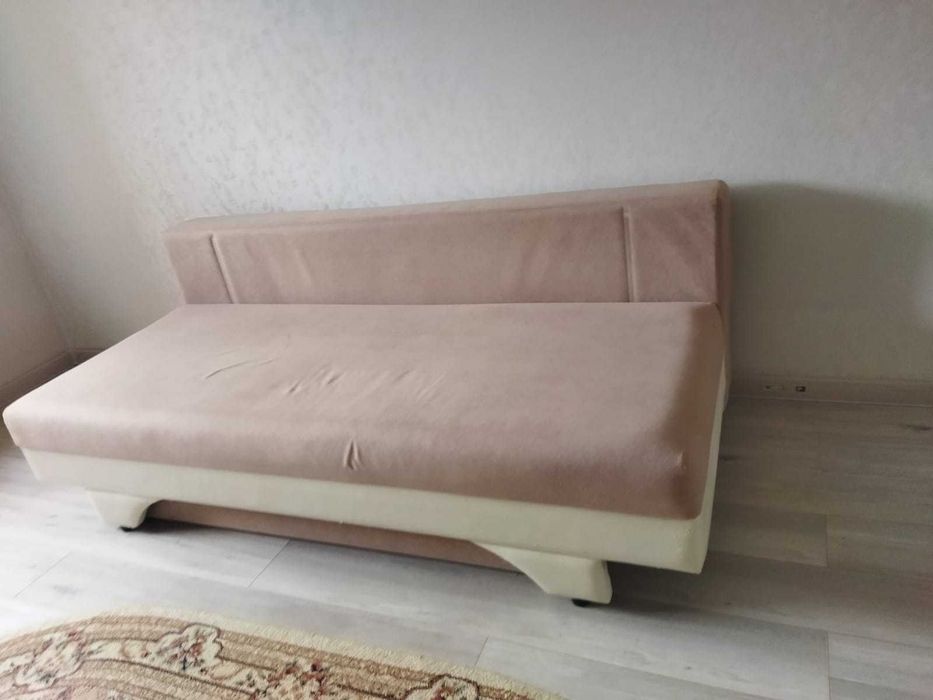 Продам диван б/у и тумбу под телевизор. Самовывоз