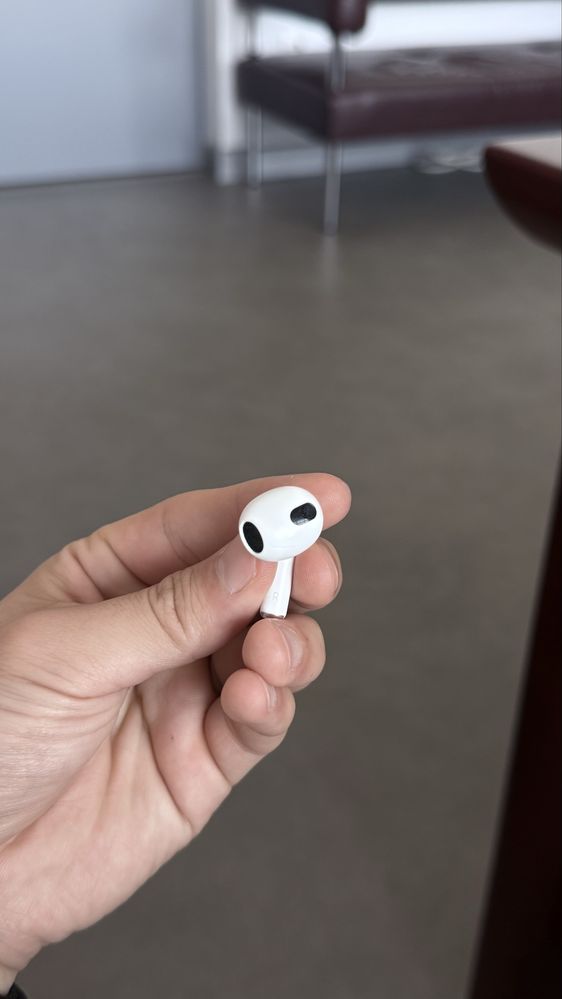AirPods 3 — оригинальные, без кейса, в хорошем состоянии