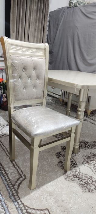 Стол стул сотилади.