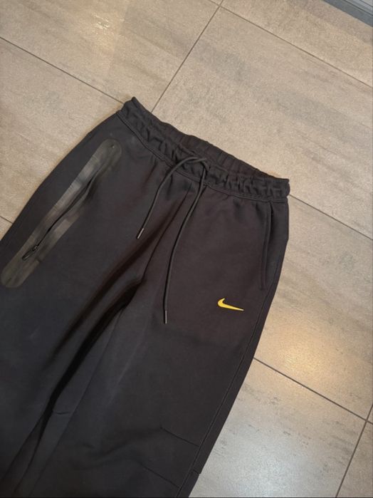 Vand pantaloni Nike Nocta
