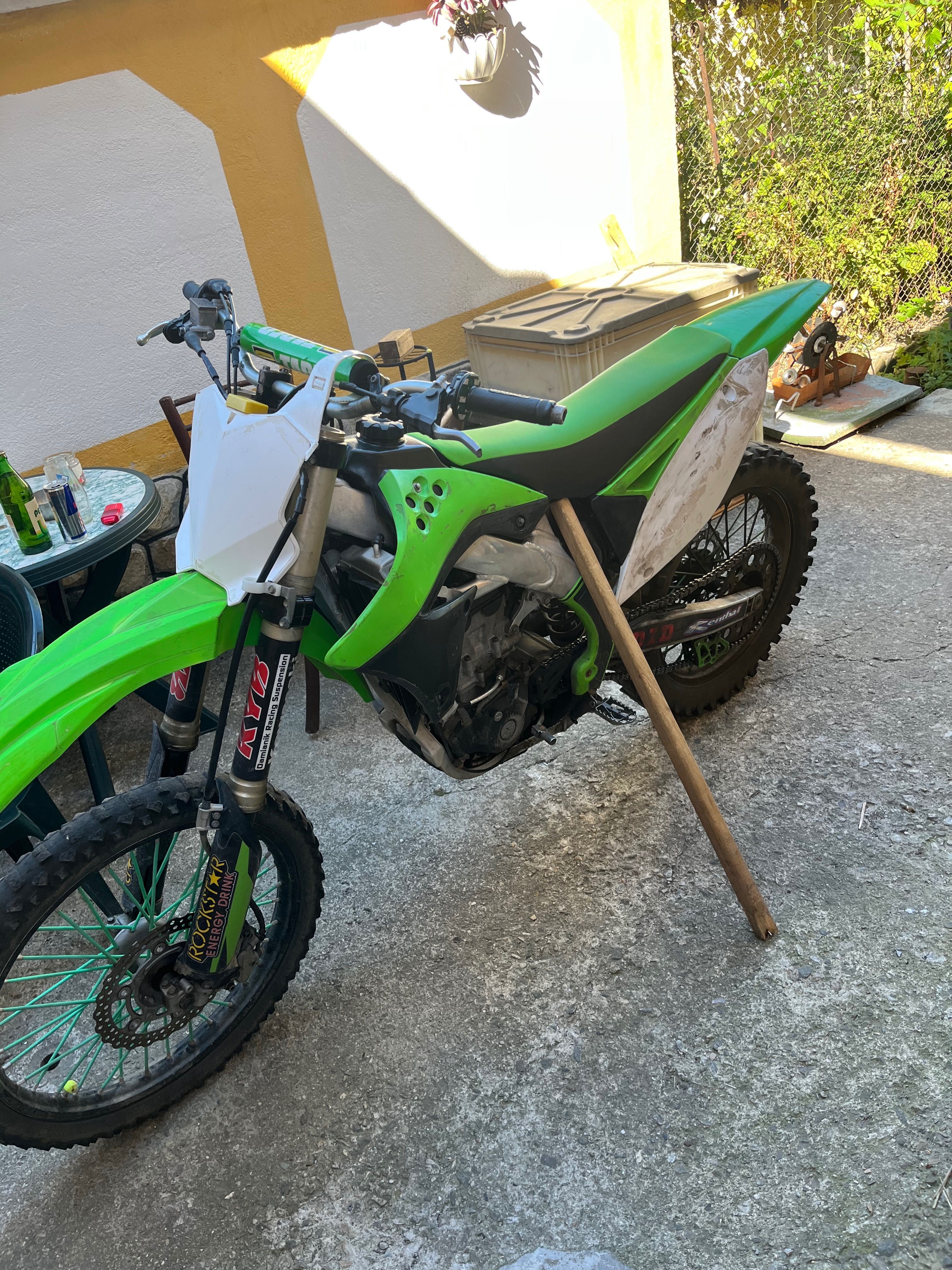 Продавам Kawasaki 2011 инджексиоан