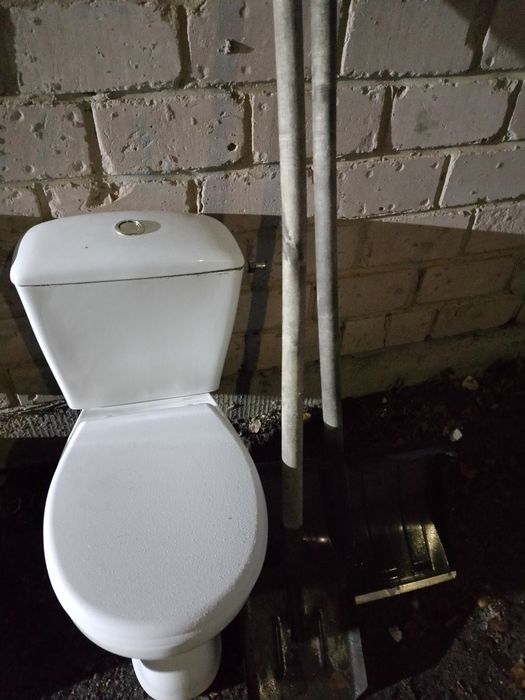 Продам унитаз хорошем состоянии