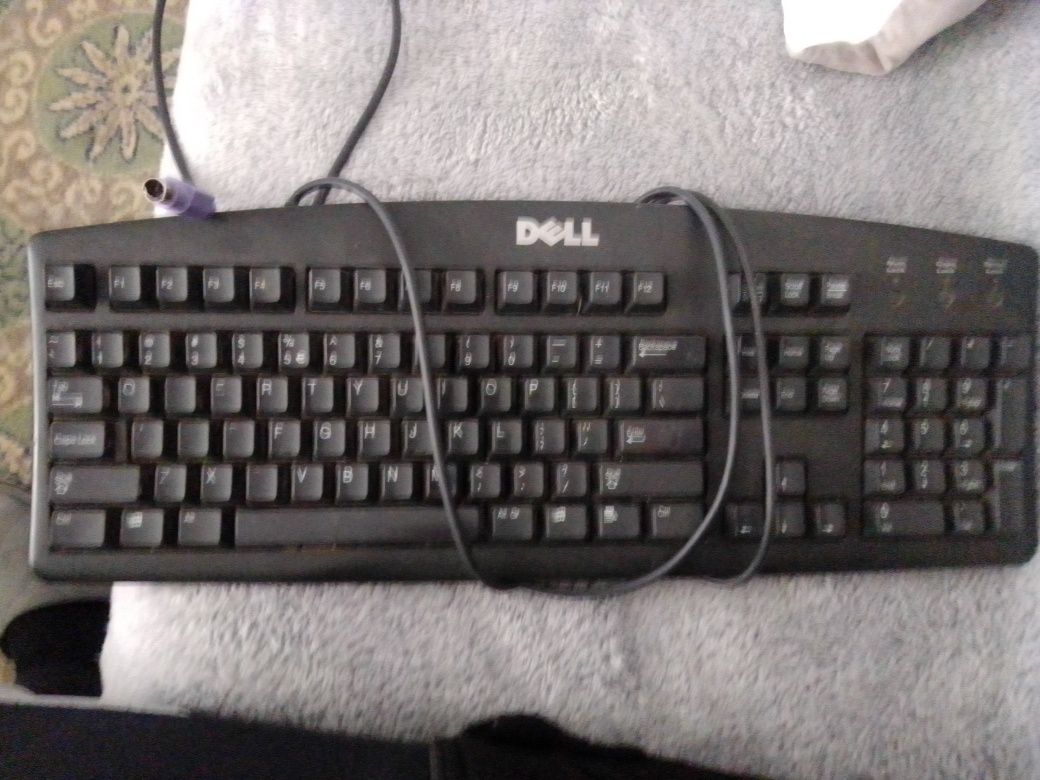 Vând tastatura DELL pentru PC