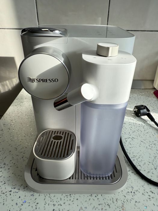 Aparat de cafea NESPRESSO Grand Lattissima alb