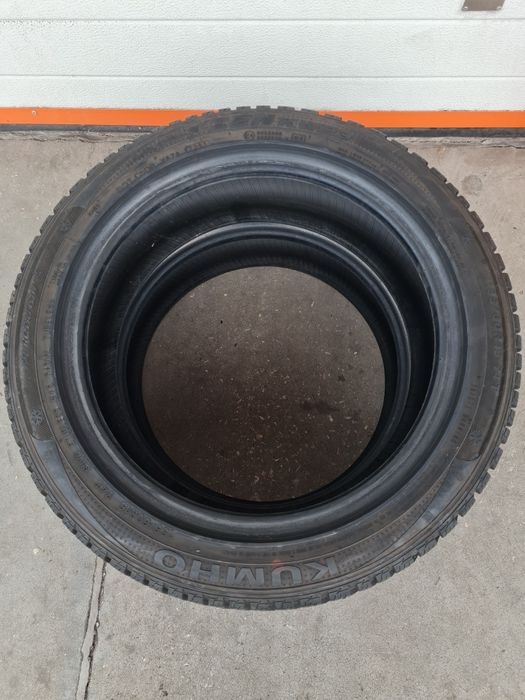 Зимни гуми 2 броя KUMHO Izen KW23 155 60 R15 дот 1122