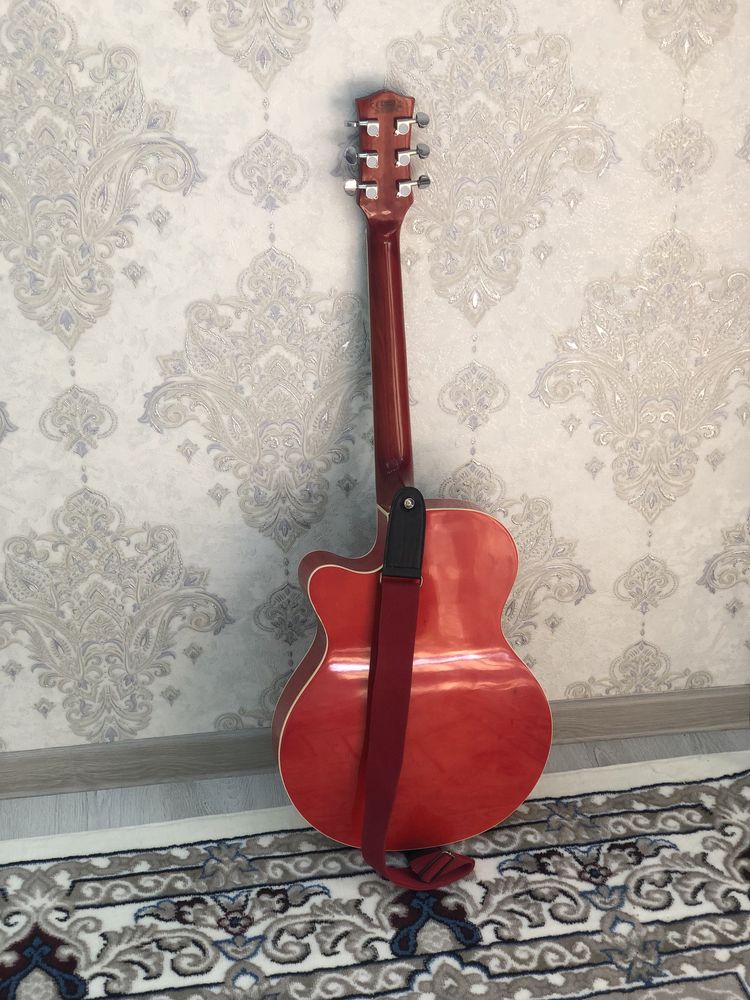 Gitara narxi 900.000ming arginal bilan 1/1
