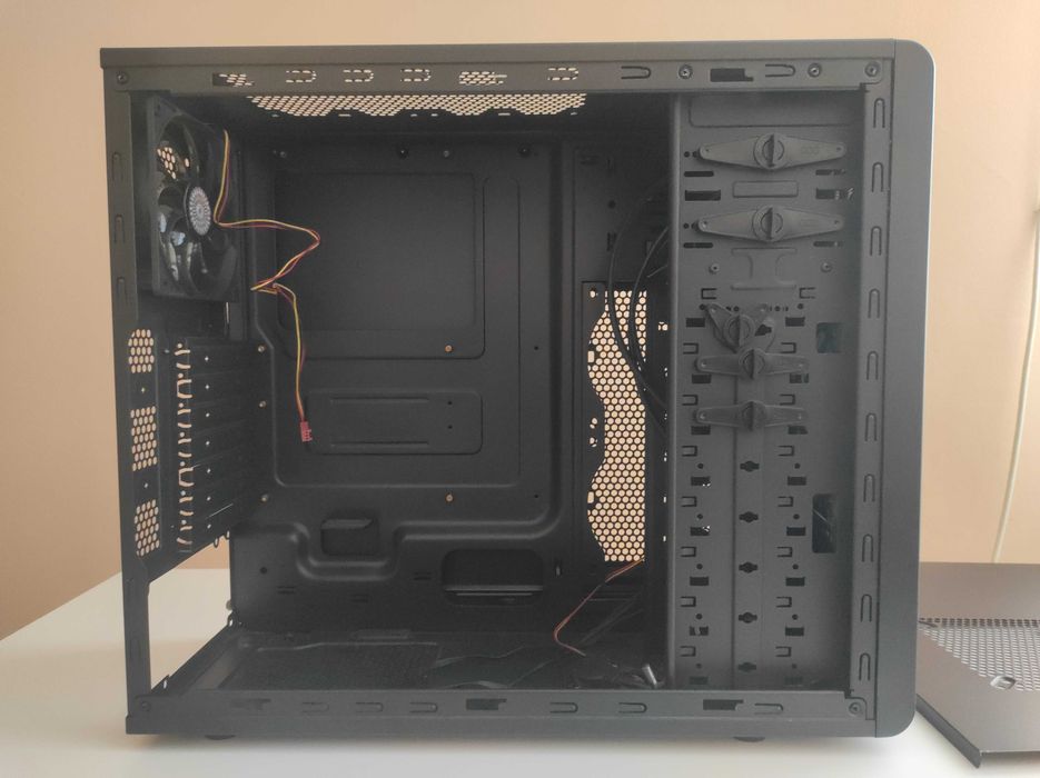 Mid-Tower кутия - Cooler Master N300