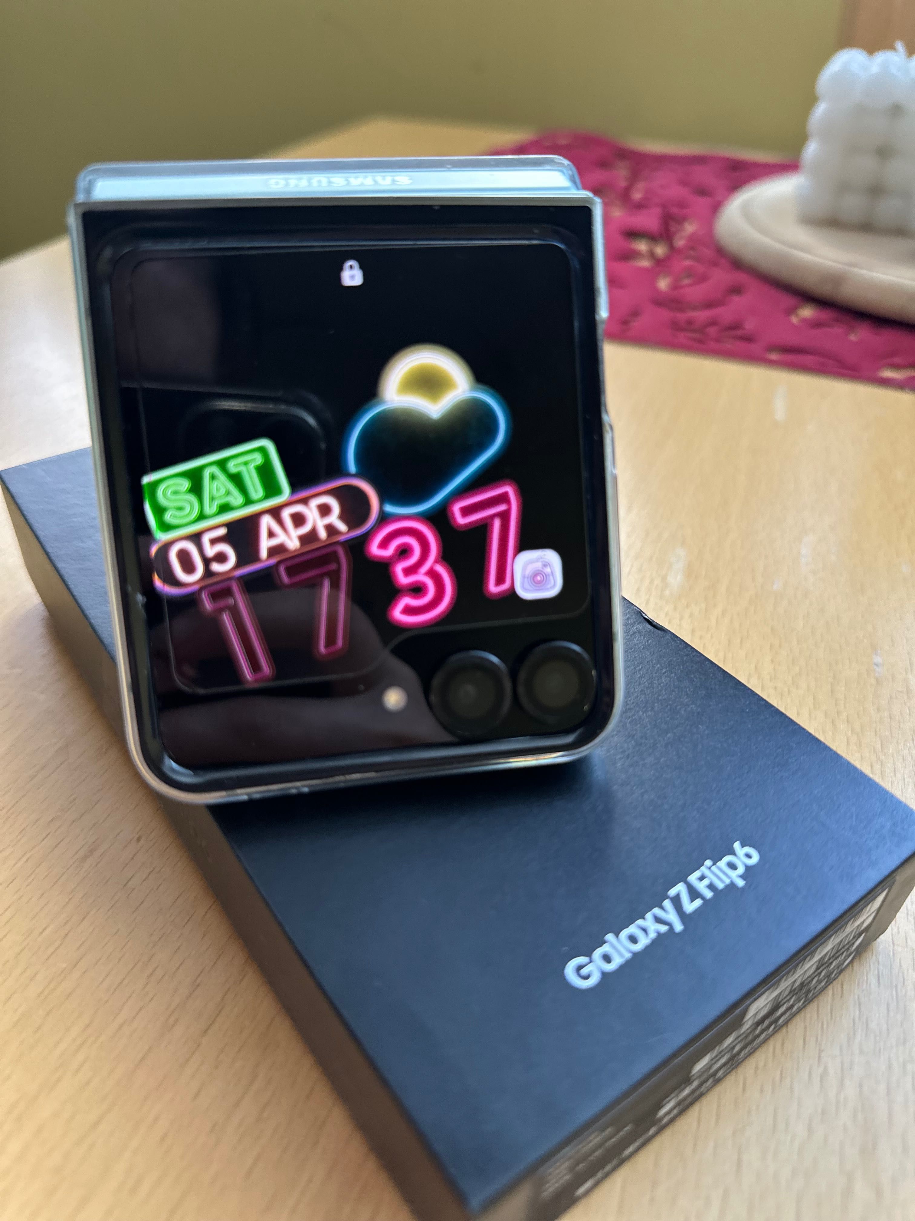 Samsung Galaxy Z Flip 6 + подарък оригинален калъф