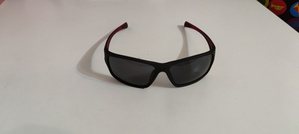 Vând ochelari de soare cat3