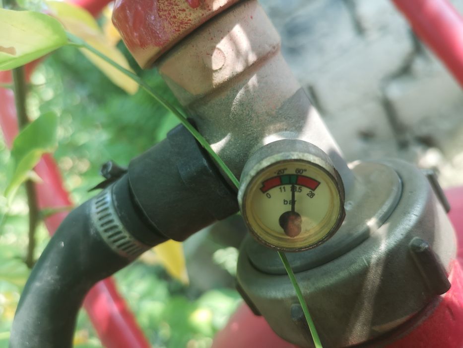 Stingător cu pulbere p50 butelie compresor nebulizator spuma sablat