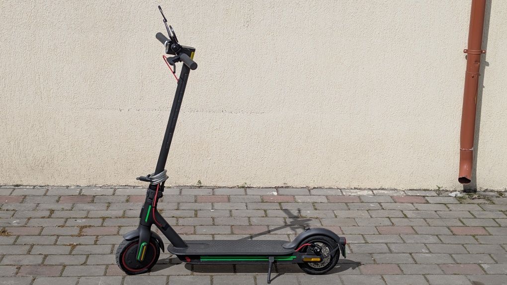 Vând trotineta electrica XIAOMI MI PRO 2 stare excepțională.