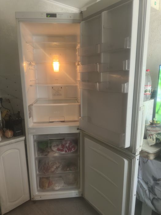 Холодильник бу в зорошем состоянии 70000 самовывоз район Сейфул. жумаб