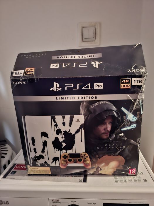 Vând Playstation 4 pro ediție limitată