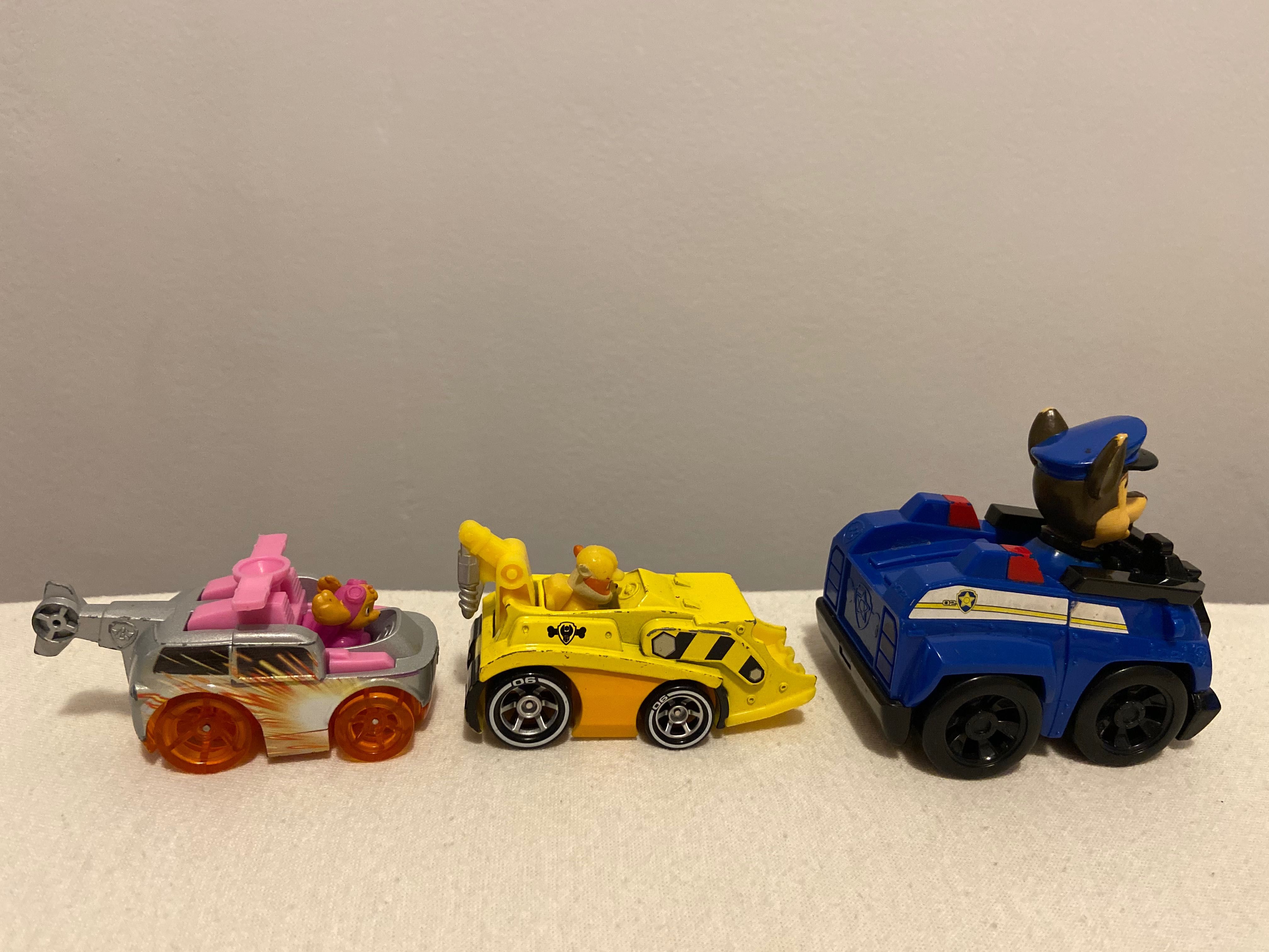 Vând colecție mașinuțe și figurine Paw Patrol