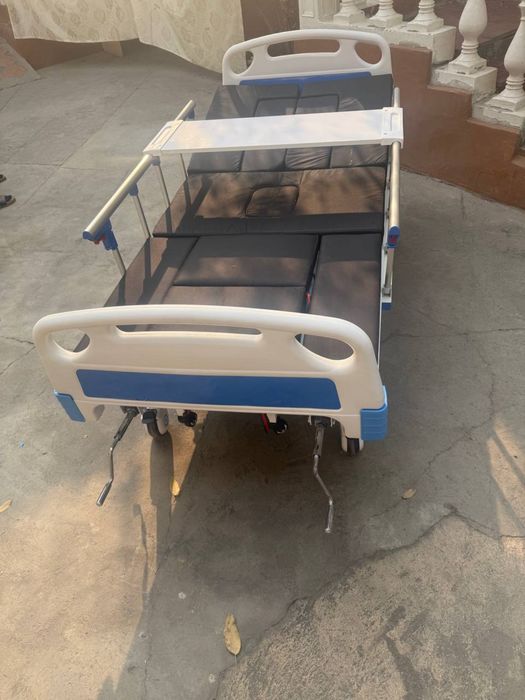 Медицинская многофункциональная кровать ( почти новая)!