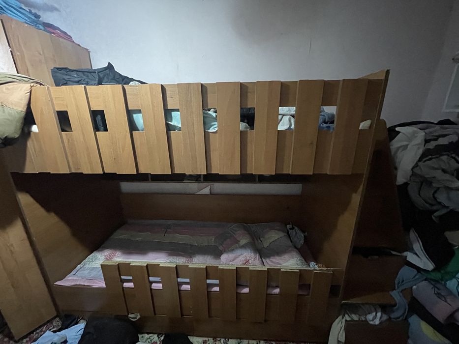 Двух яросный кровать