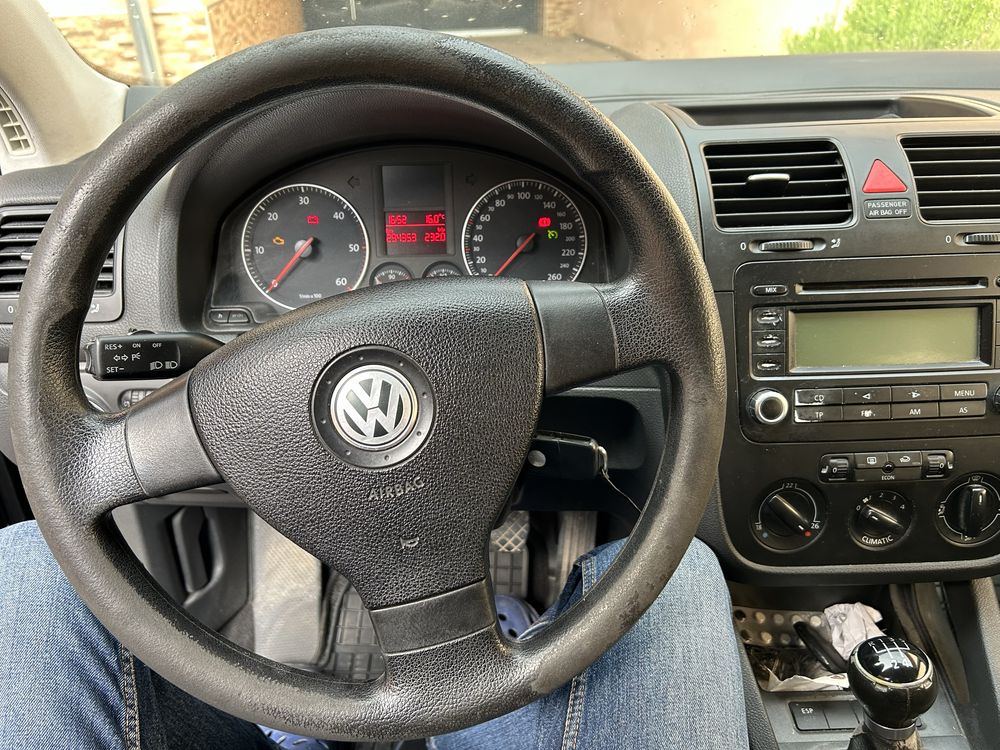 Vând Volkswagen Golf 5