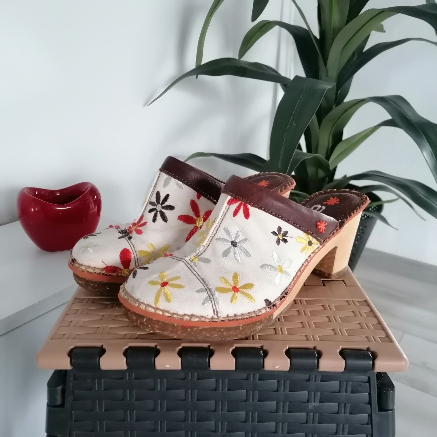 Saboți damă ART, piele naturală, făcuți manual