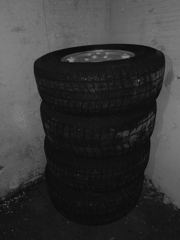 Dunlop шины зимние с дисками Pajero