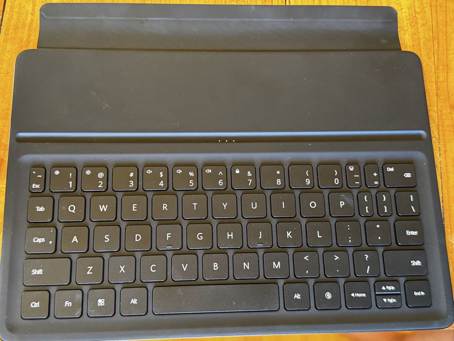 Vand husa cu tastatura pentru tableta Huawei MatePad 11.5