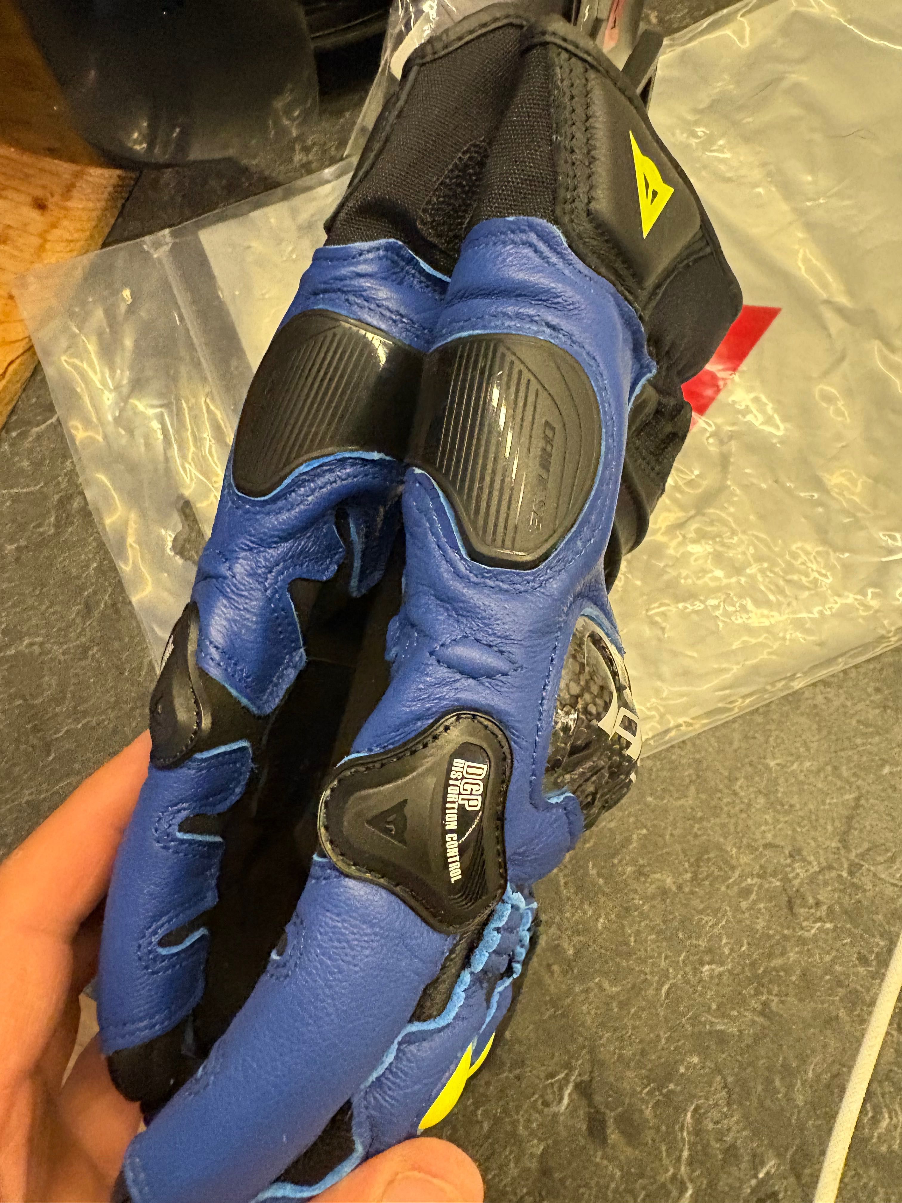 Dainese carbon 4