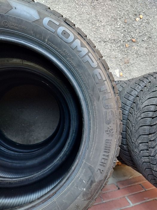 Продавам 2 зимни гуми 215/60/17 Lassa