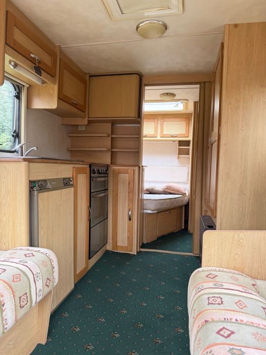 Каравана със френска спалня