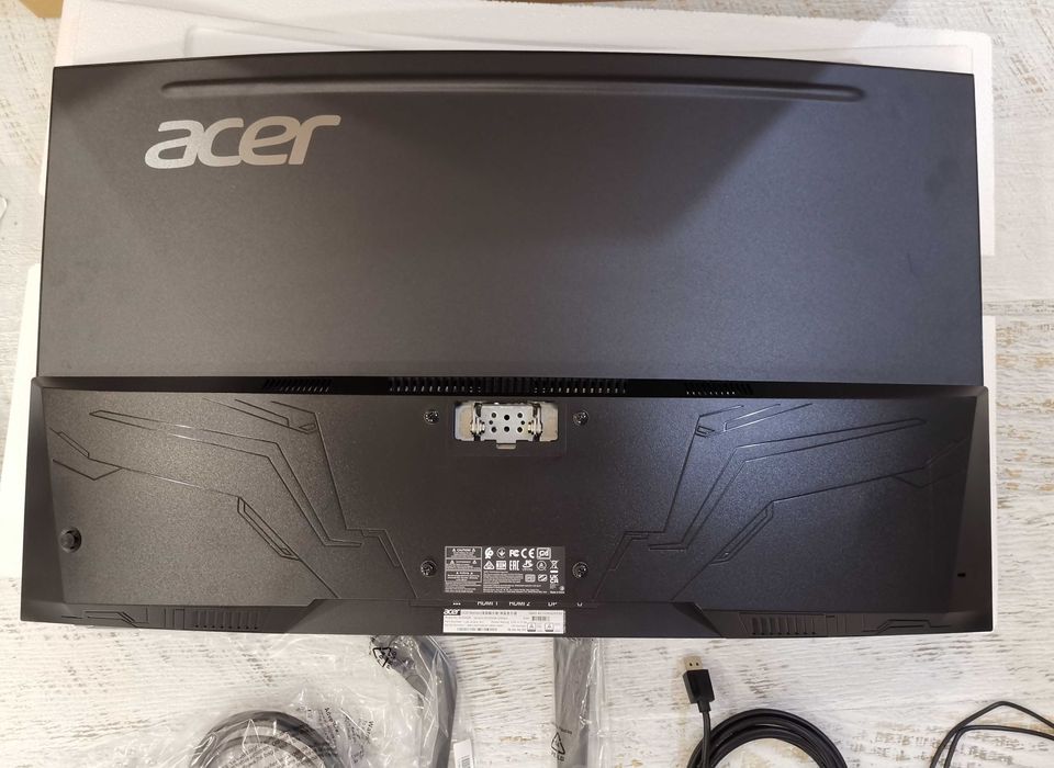 Acer Nitro ED320QR 32" Curved Gaming монитор, почти нов, гаранция