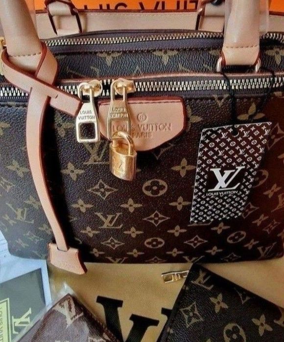 Set 3 articole (geanta+esarfa cu 2 fețe+portofel)saculet, etichetă