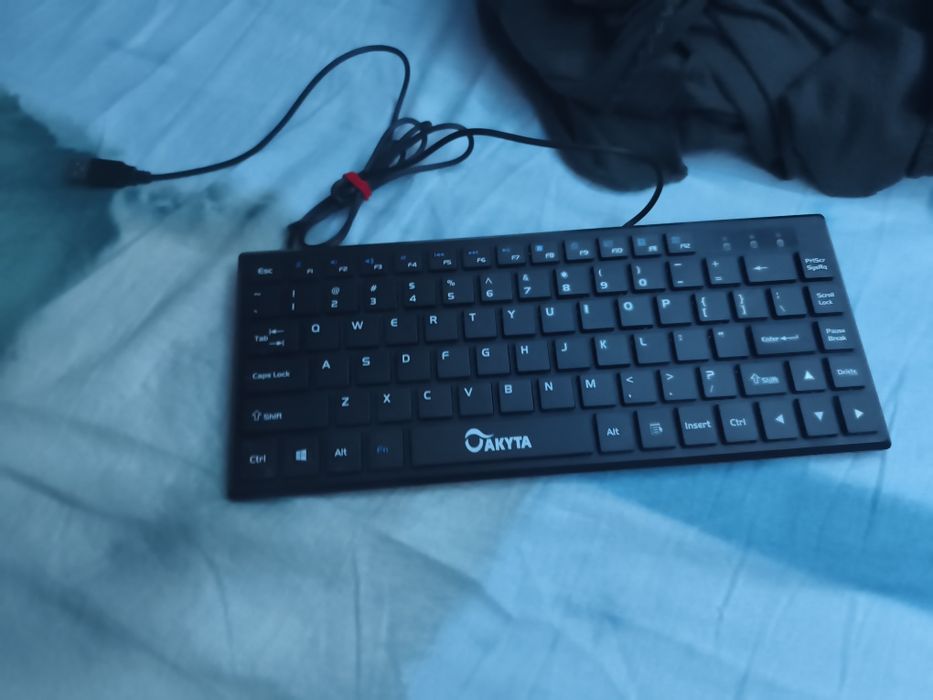 Tastatura de birou cu fir