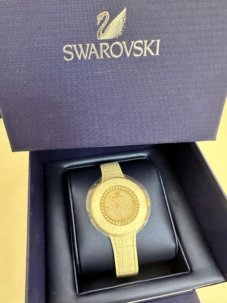 Oferta Ceas Swarovski alb cu pietre nou