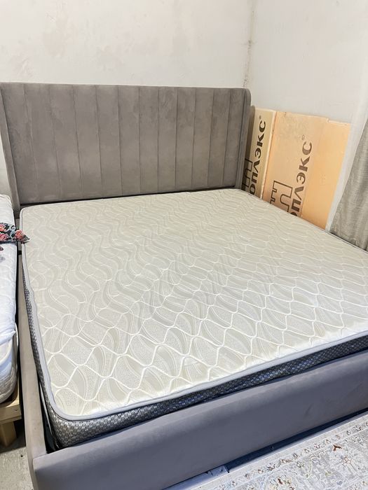 Кровать с матрасом