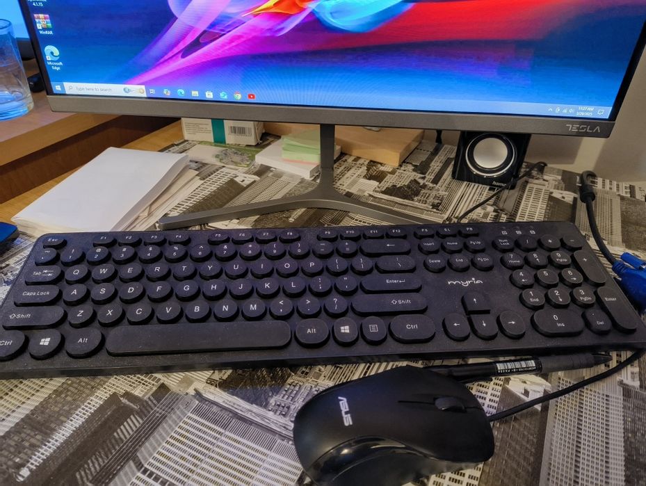 Calculator HP + monitor Tesla