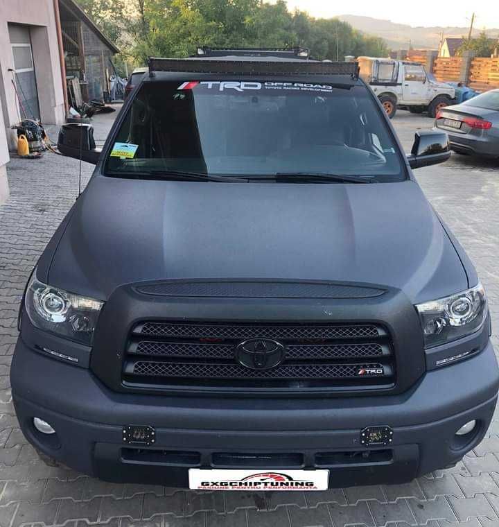 Toyota Tundra 5.7 V8 - CUSTOM