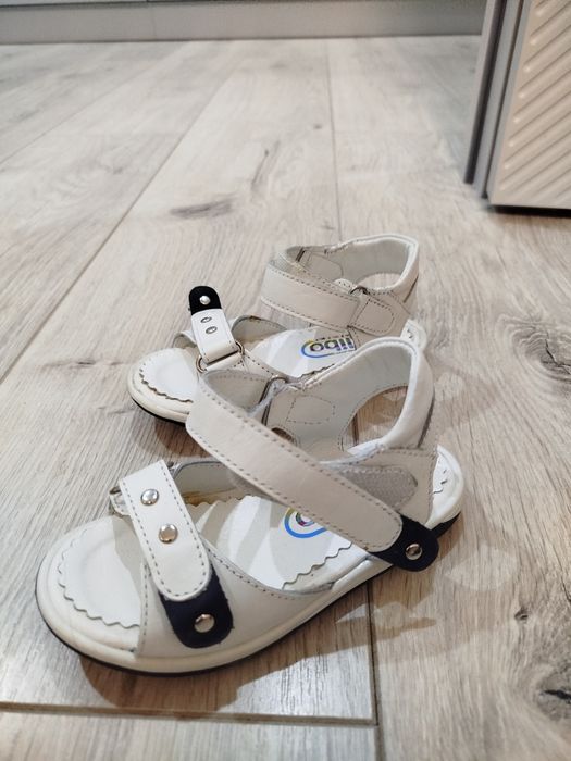 Продам сандали на девочку