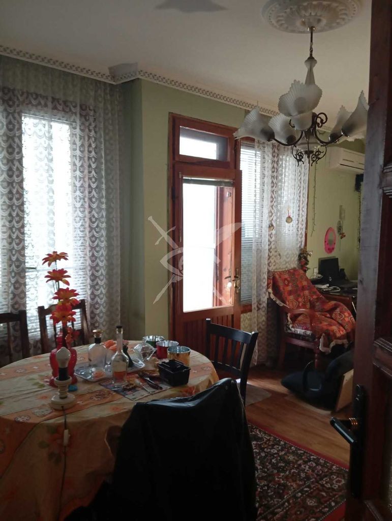 Продава се Тристаен апартамент в Бургас, Възраждане - 65 кв.м за 2231 €/кв.м - Снимка #1