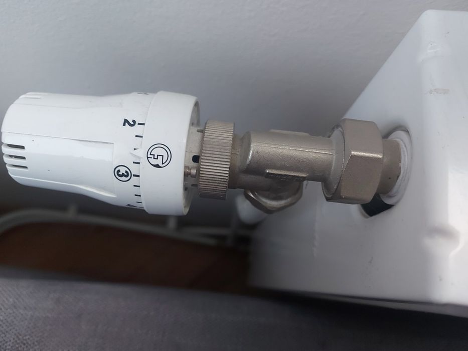 3 Панелни радиатора Comrad с регулатор за топлина